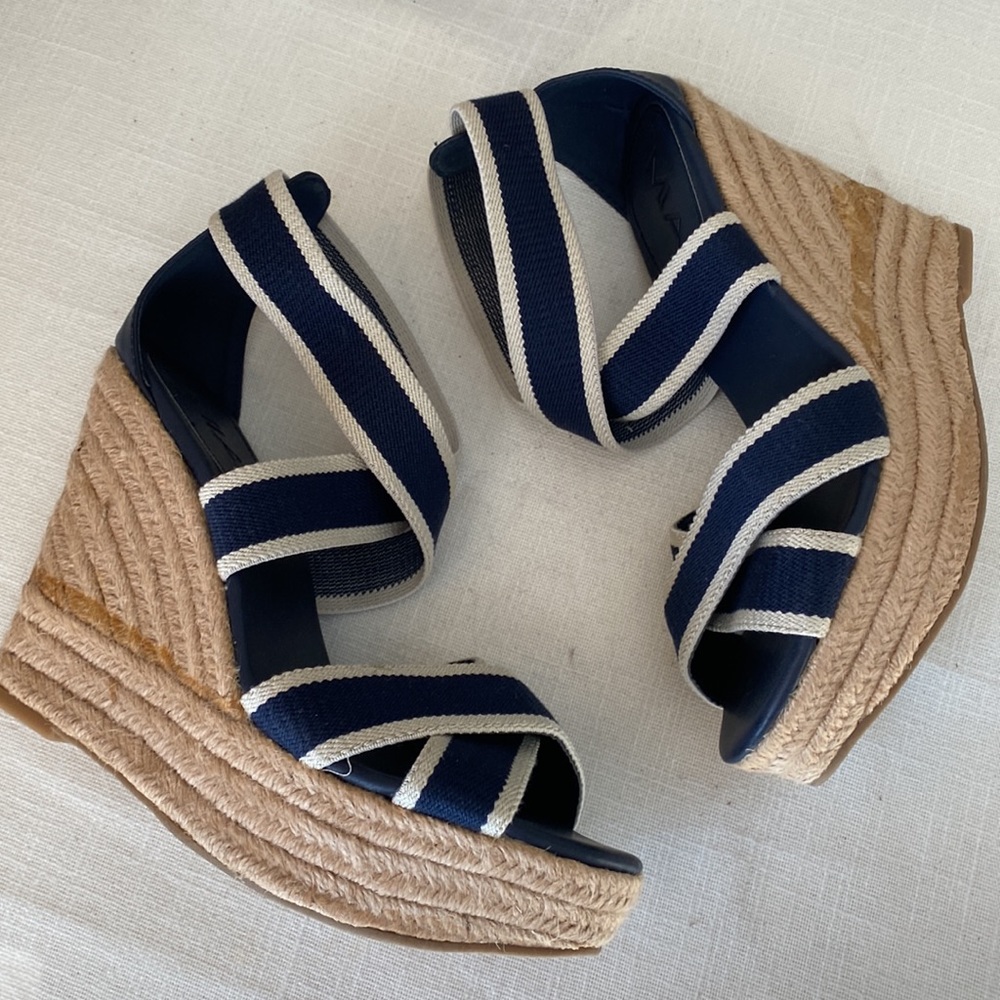 MIA Espadrille Sandal Size 9 NWOT in box 4 3/4” heel 1” platform